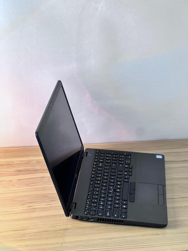 Dell Precision 3541 – Core i7 9th Gen, 16GB RAM, 512GB SSD, 4GB Graphics - Image 5